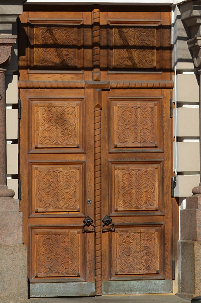 Двери в храм Андрея Критского