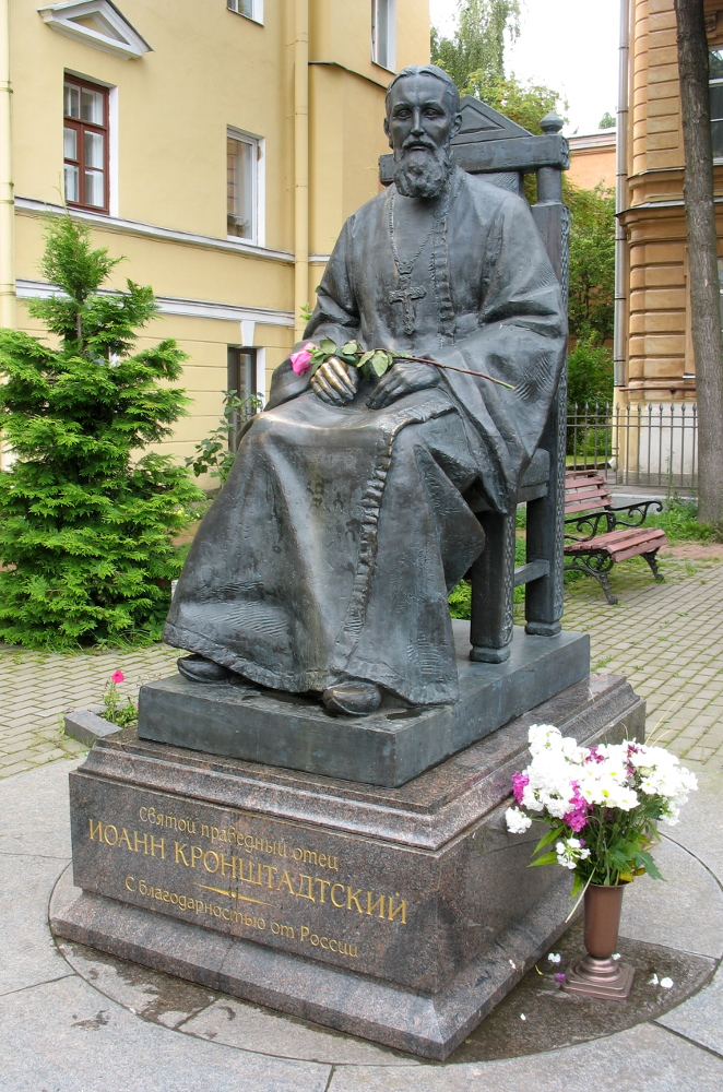 Памятник св. Иоанну Кронштадтскому