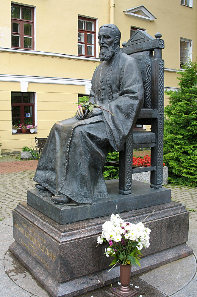 Памятник св. Иоанну Кронштадтскому