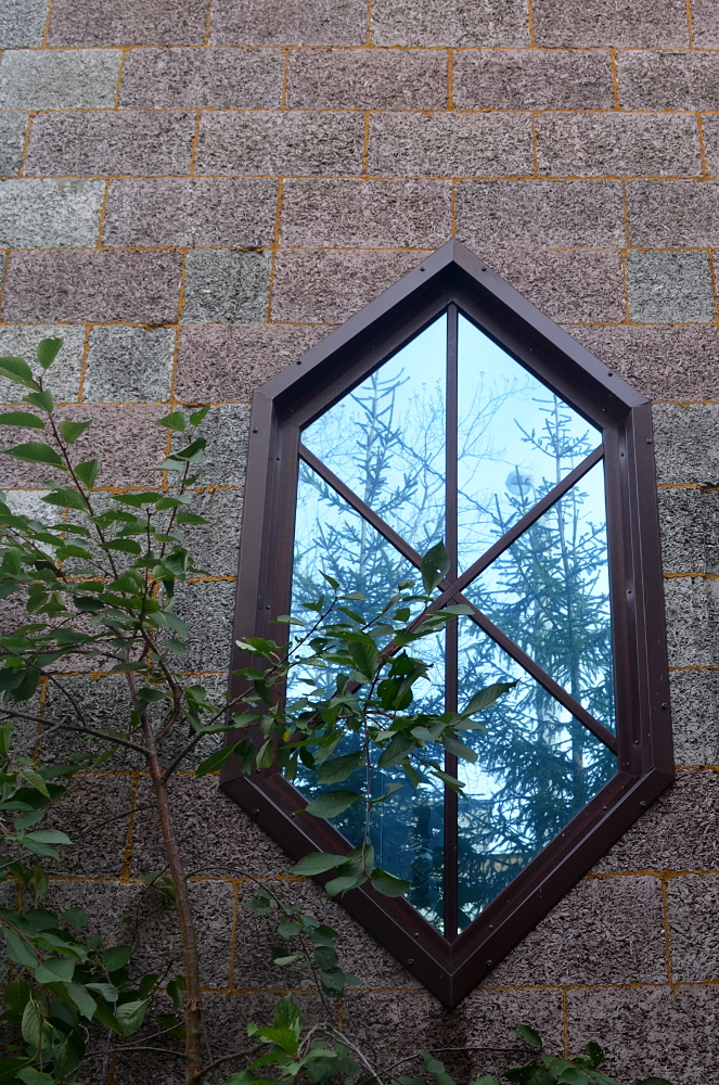Шестиугольное окно