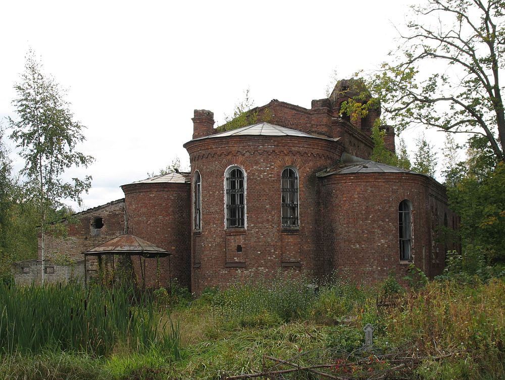 Церковь Троицы на городском кладбище Ораниенбаума