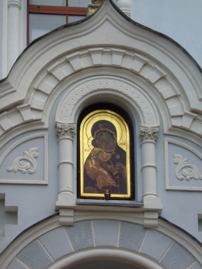 Икона Владимирской Божьей Матери над входом