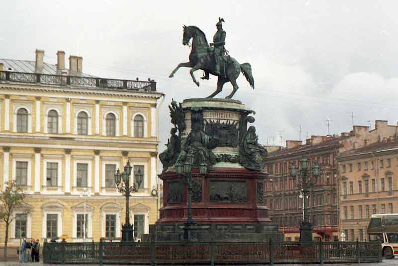 Памятник Николаю I в СПб